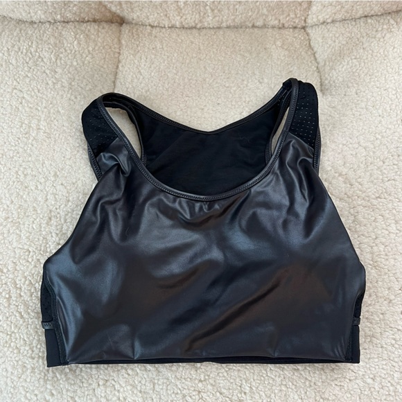 Fabletics Motion365+ Shine Medium Impact Sports Bra - Picture 1 of 5